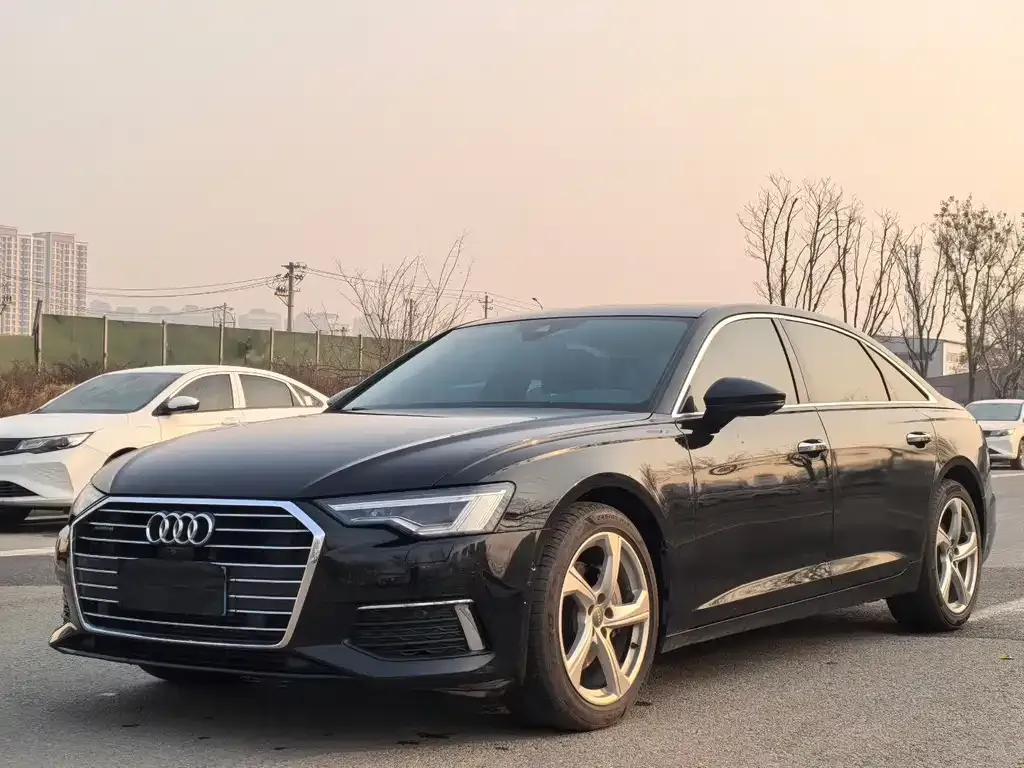 Audi A6L — фото 1