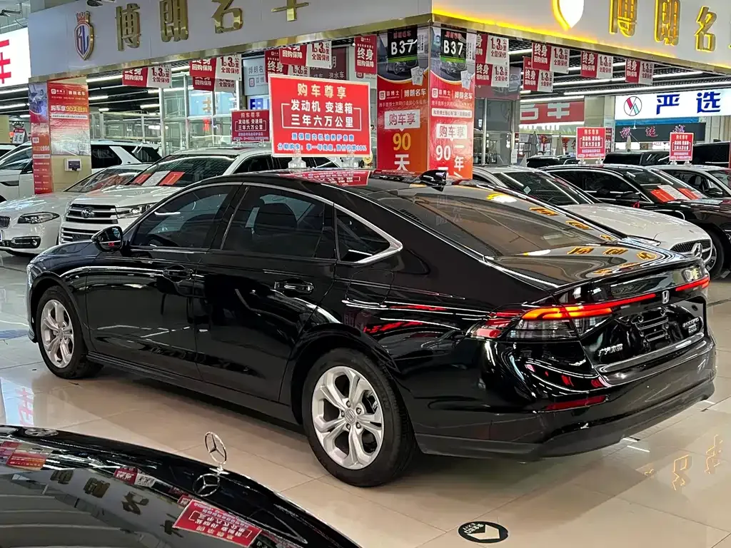 Honda Accord — фото 9