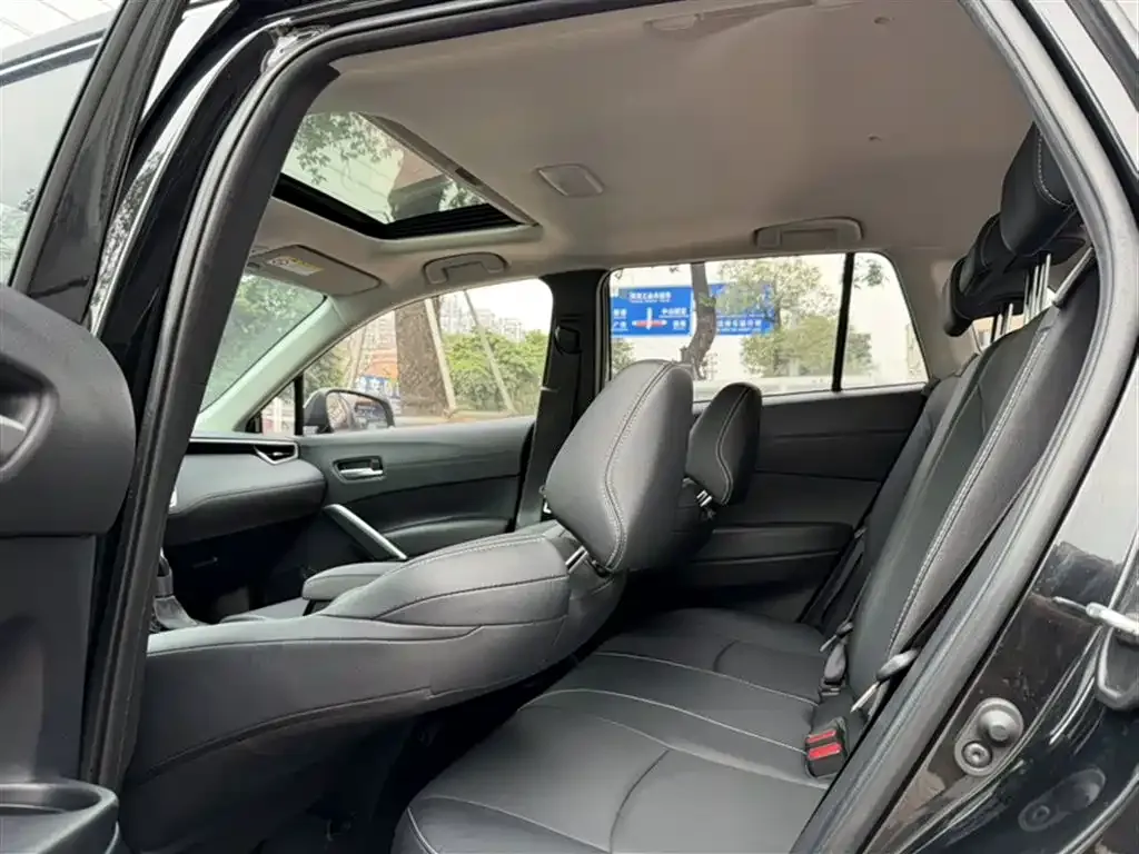 Toyota Frontlander 2023 из CN, фото 6