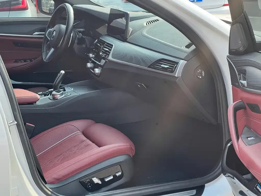 BMW 5 Series 2021 из CN, фото 5