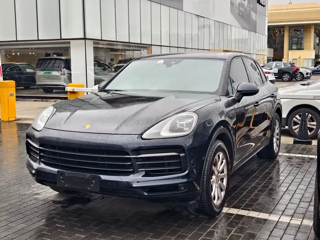 Porsche Cayenne — фото 1
