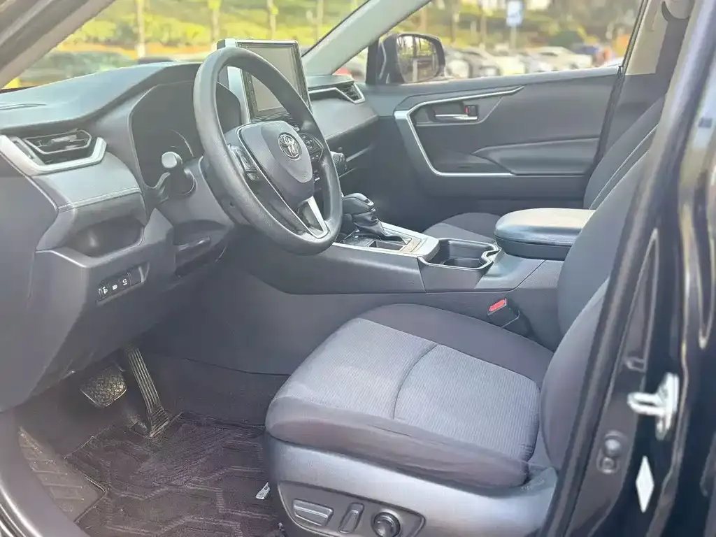 Toyota RAV4 2021 из CN, фото 2