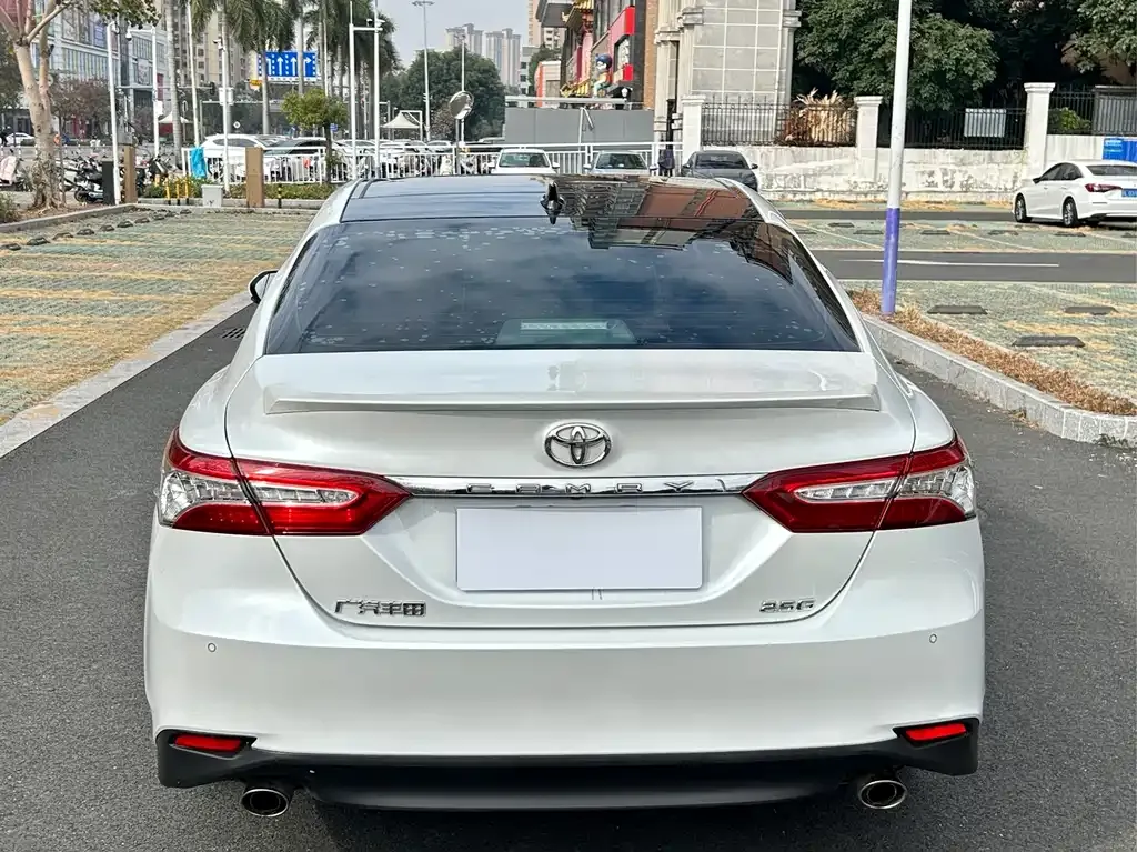 Toyota Camry 2022 из CN, фото 2