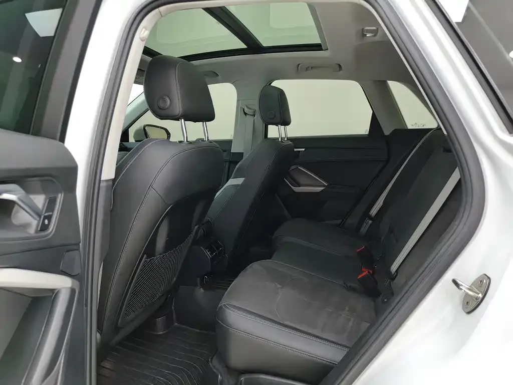Audi Q3 2023 из CN, фото 7