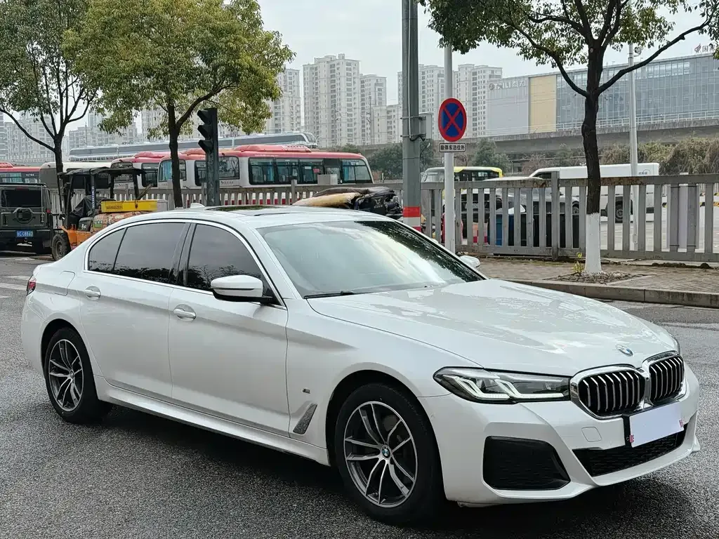 BMW 5 Series — фото 10