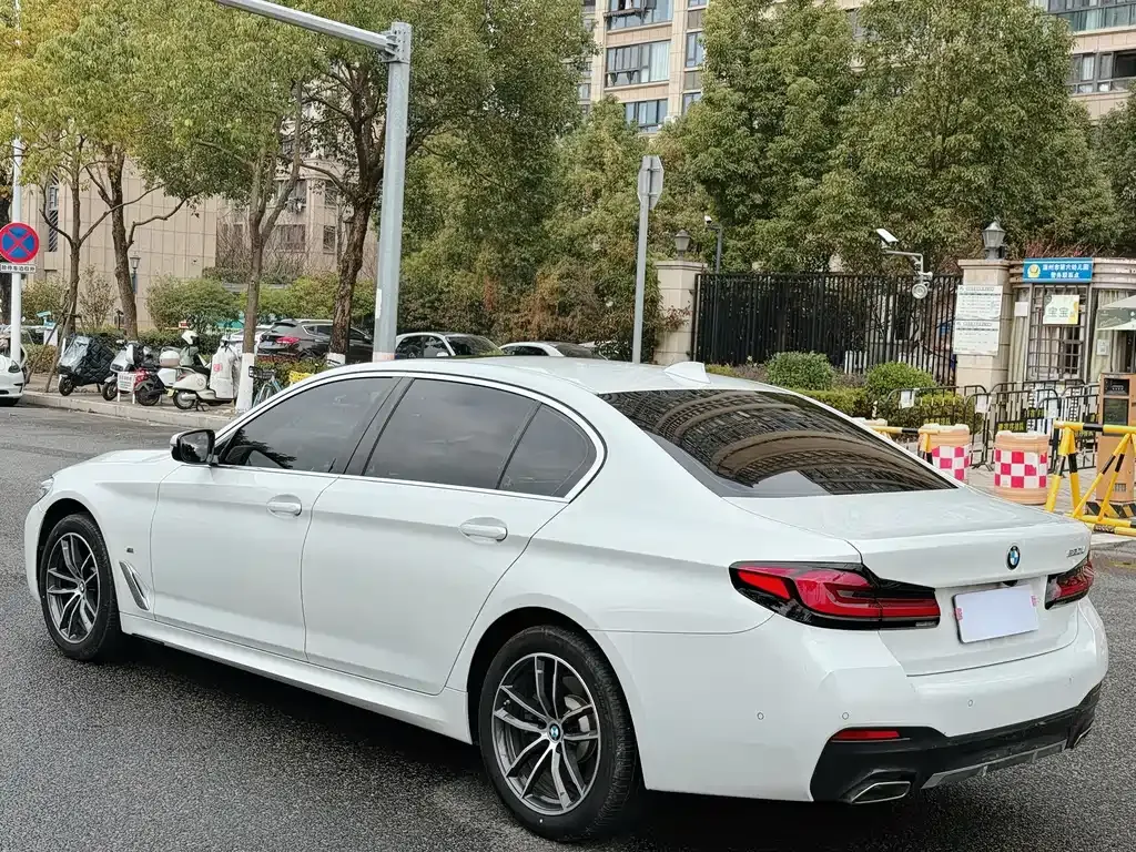 BMW 5 Series — фото 9