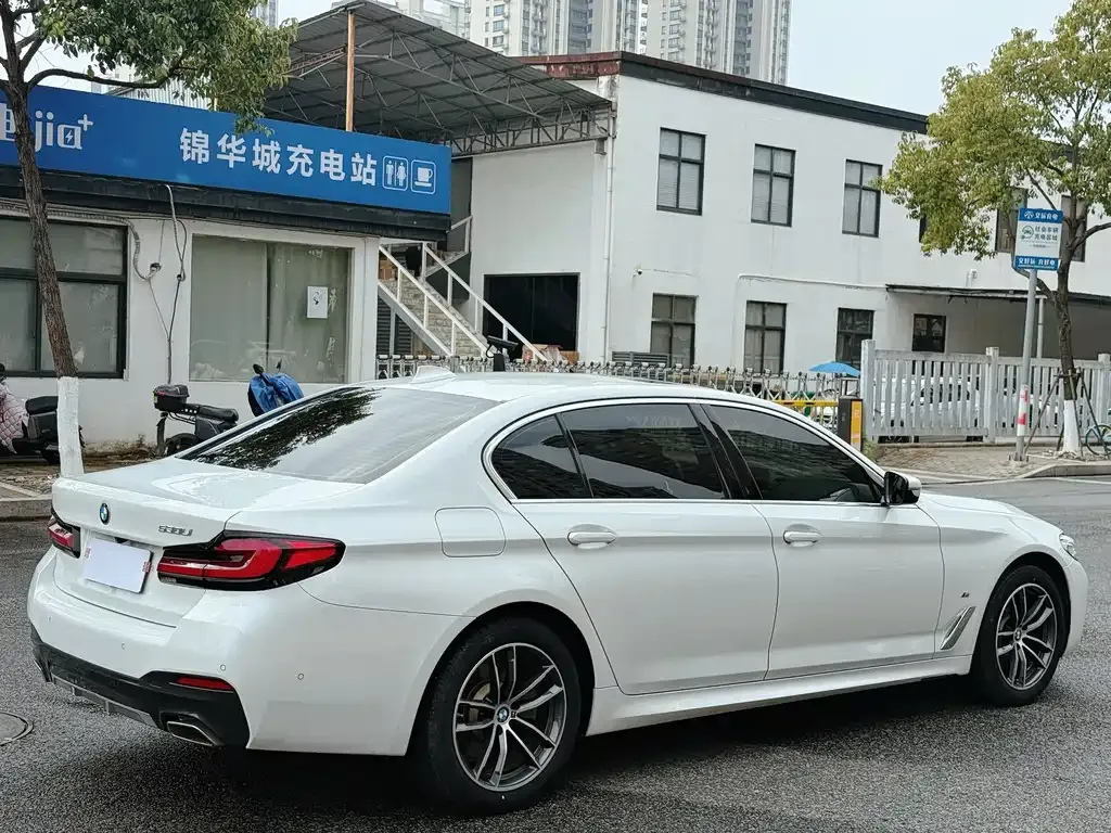 BMW 5 Series — фото 6