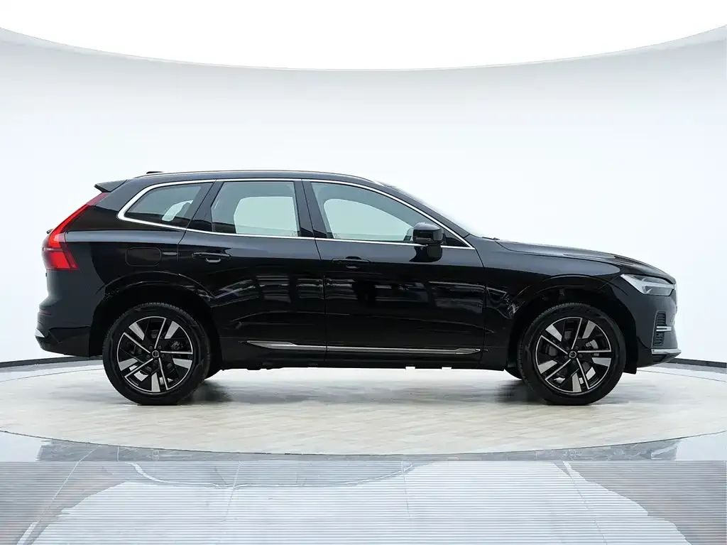 Volvo XC60 — фото 9
