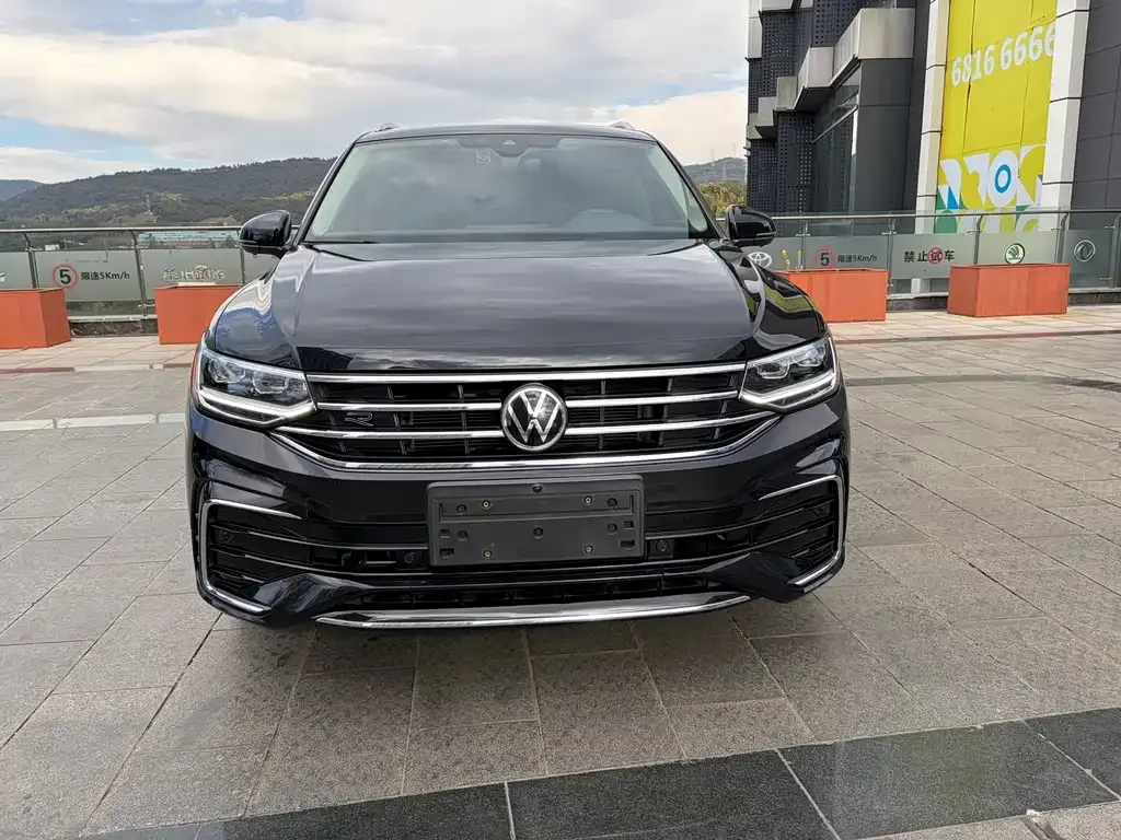 Volkswagen Tiguan L — фото 8