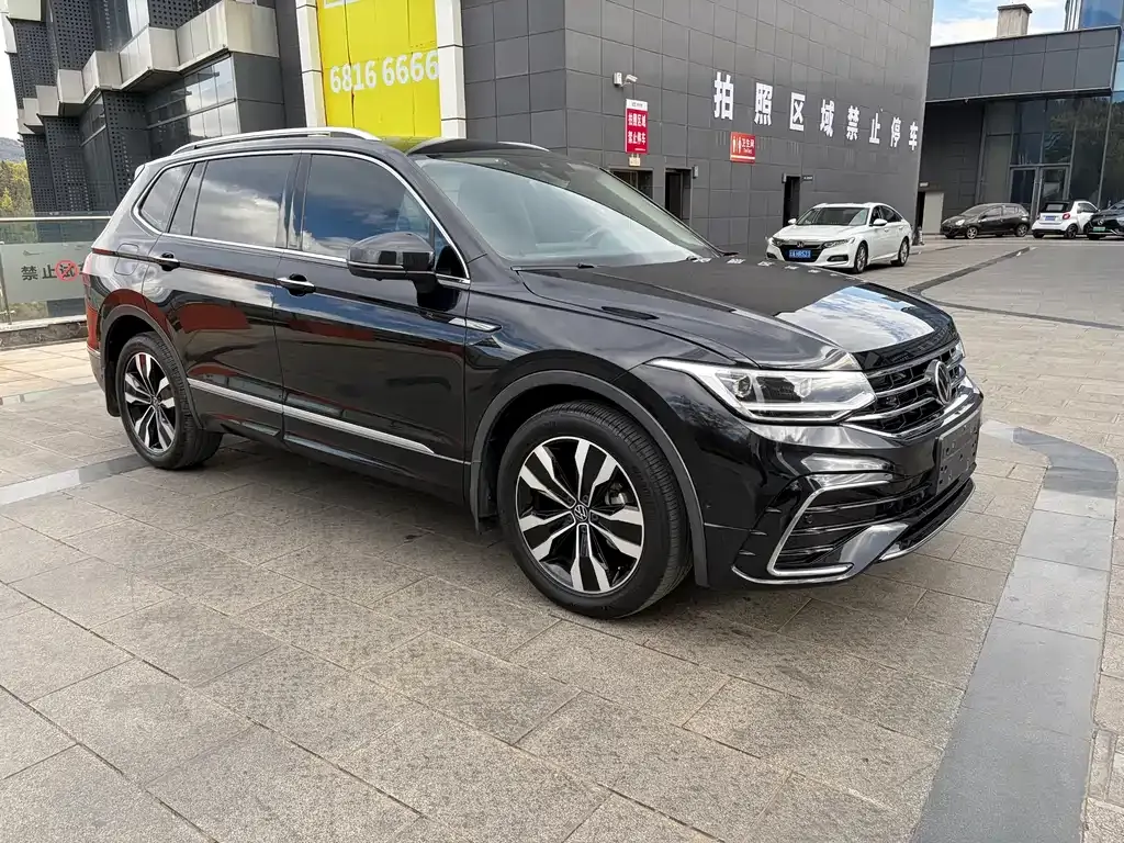 Volkswagen Tiguan L — фото 2