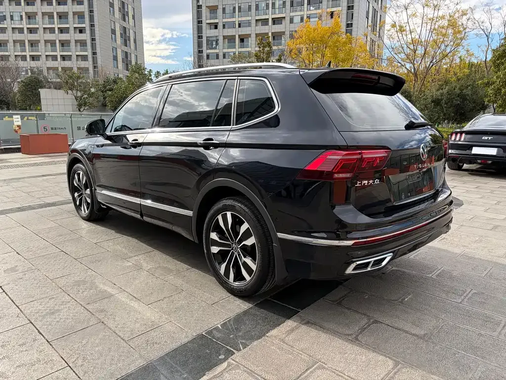 Volkswagen Tiguan L — фото 9