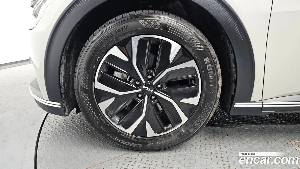 Kia EV6 — фото 8