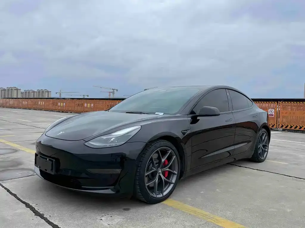 Tesla Model 3 — фото 1
