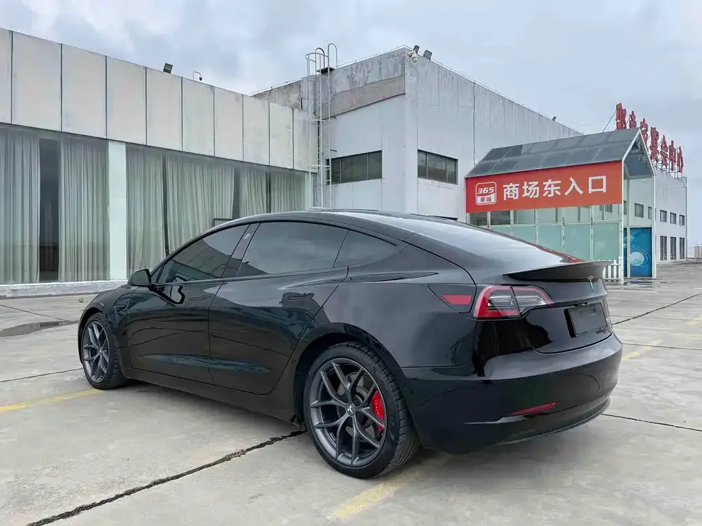 Tesla Model 3 — фото 6