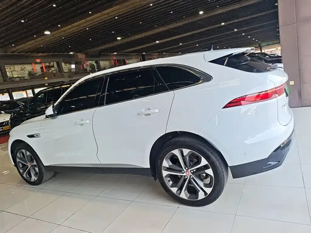 Jaguar F-PACE — фото 6