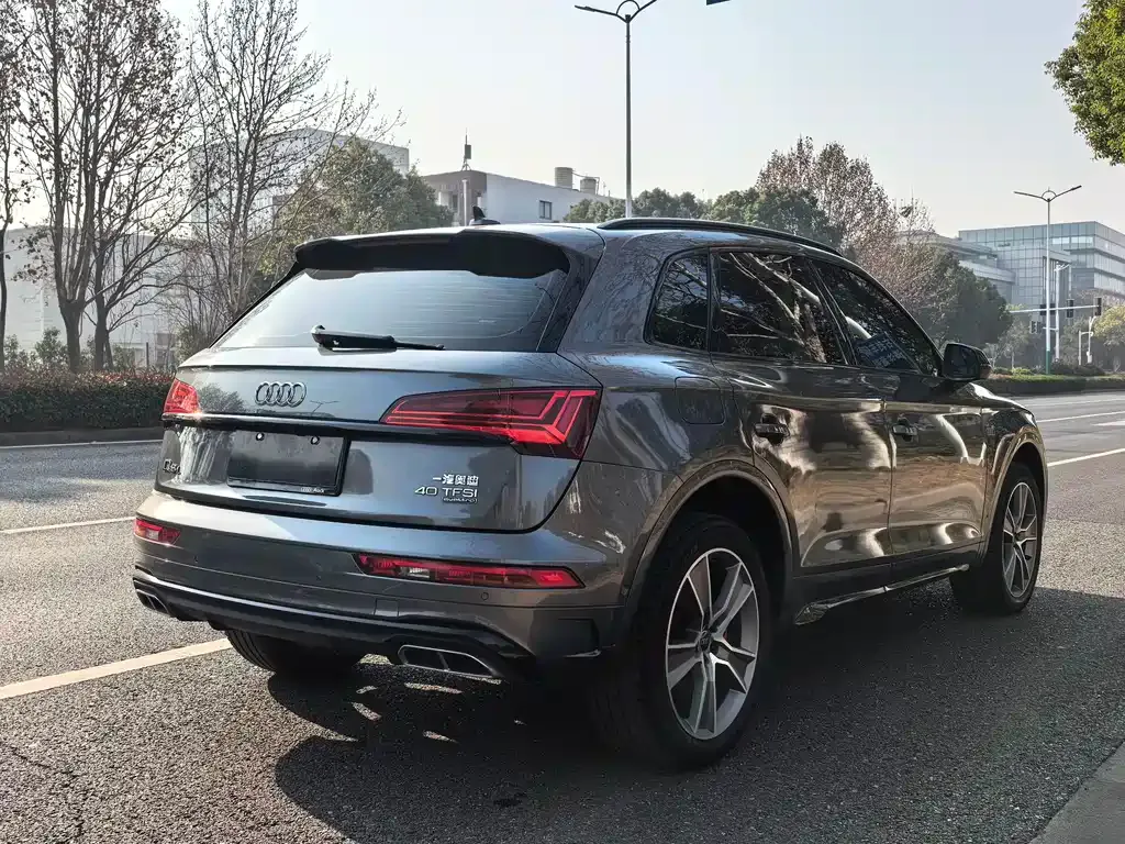 Audi Q5L — фото 5