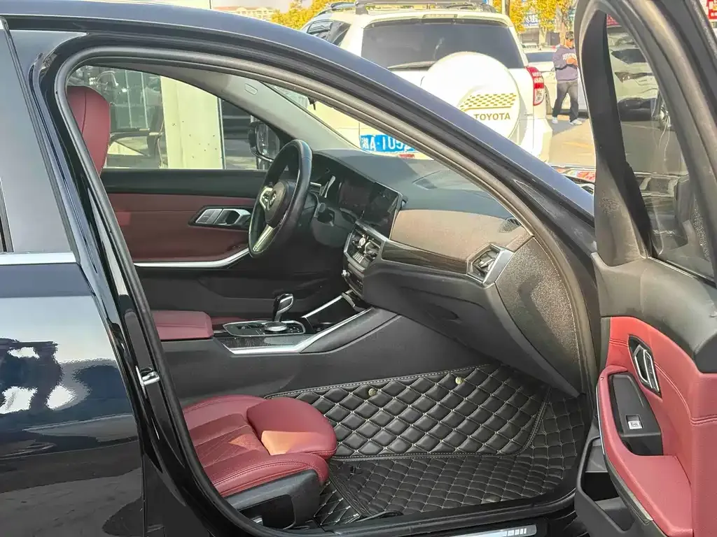 BMW 3 Series 2022 из CN, фото 3