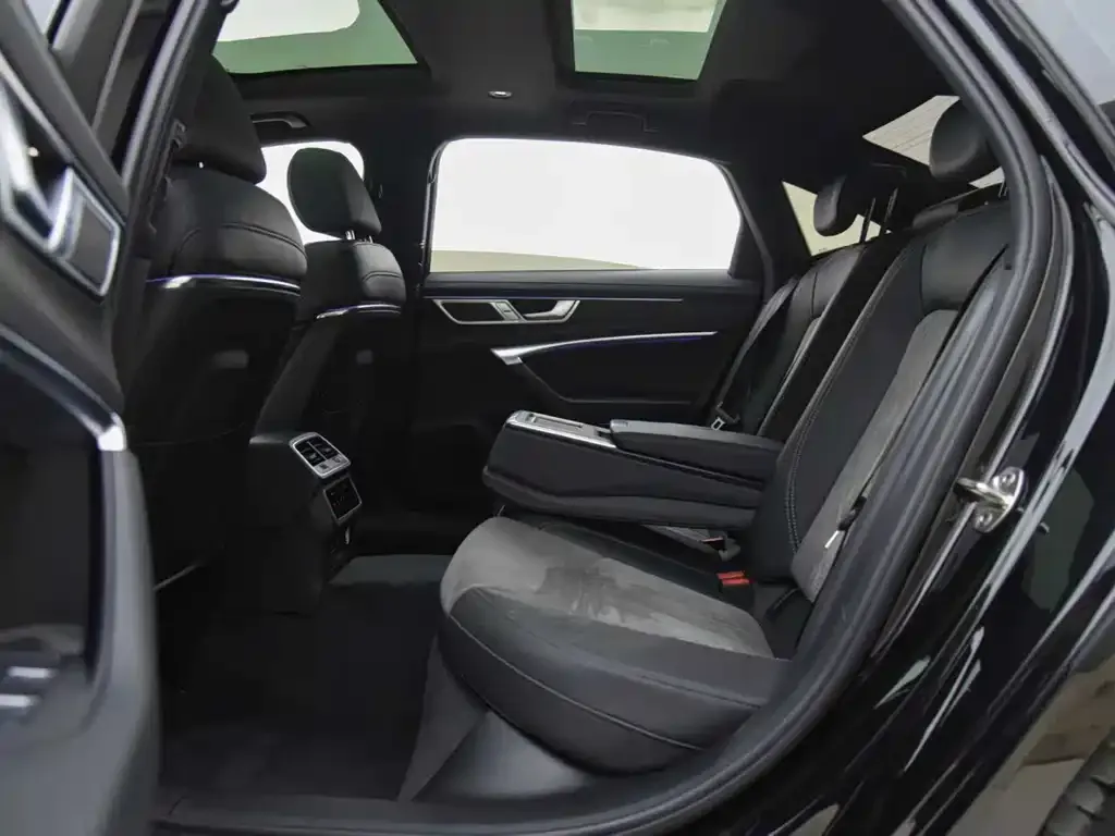 Audi A6L 2023 из CN, фото 2