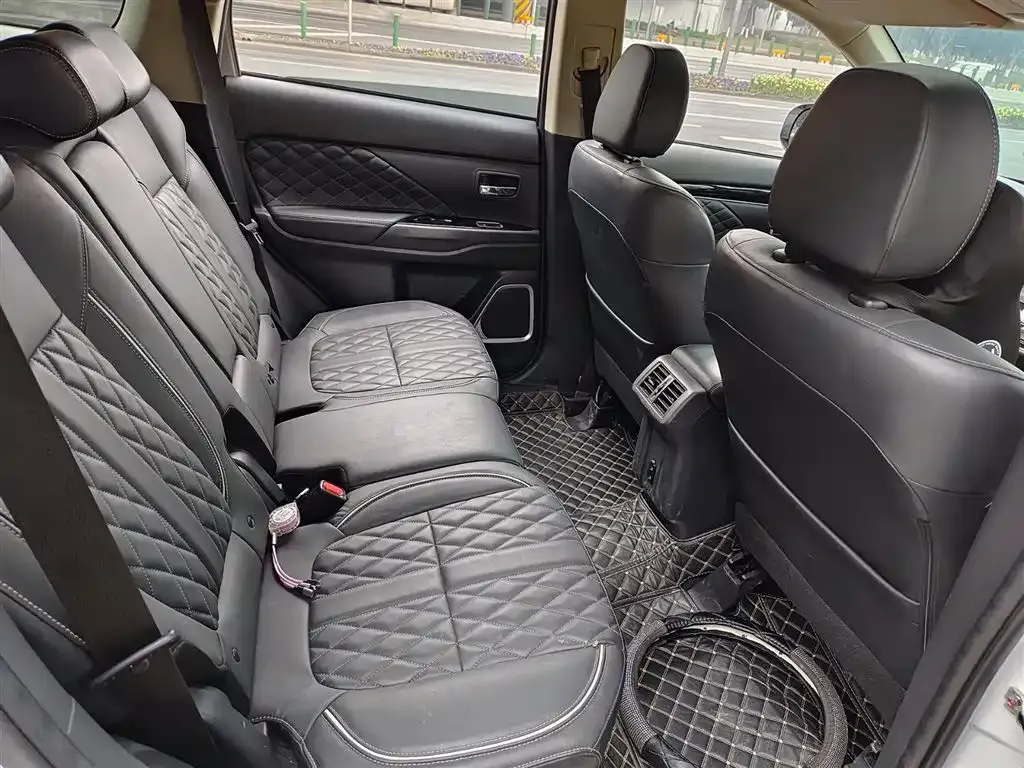 Mitsubishi Outlander 2022 из CN, фото 7