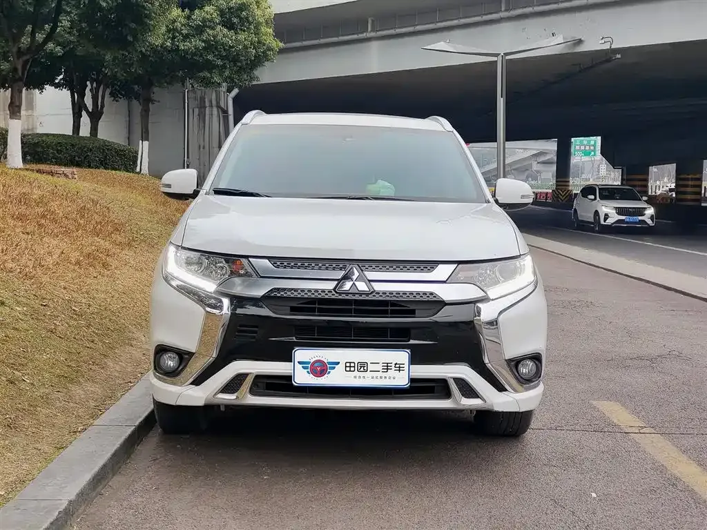 Mitsubishi Outlander 2022 из CN, фото 10