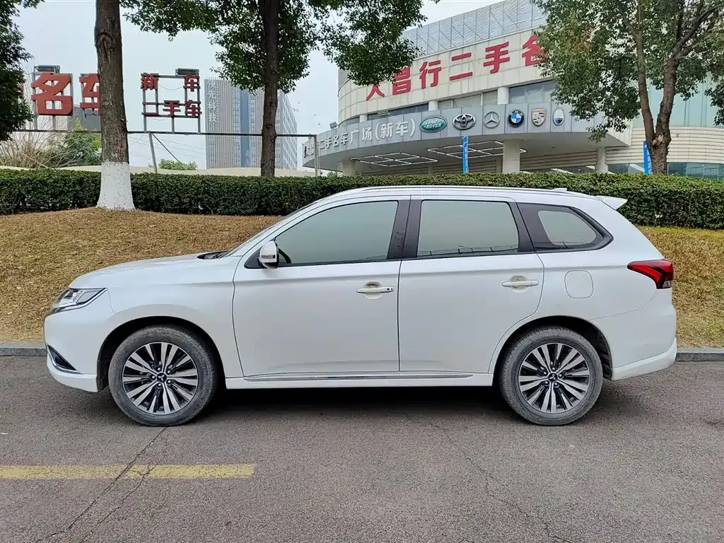 Mitsubishi Outlander 2022 из CN, фото 9