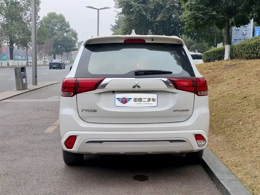 Mitsubishi Outlander 2022 из CN, фото 4