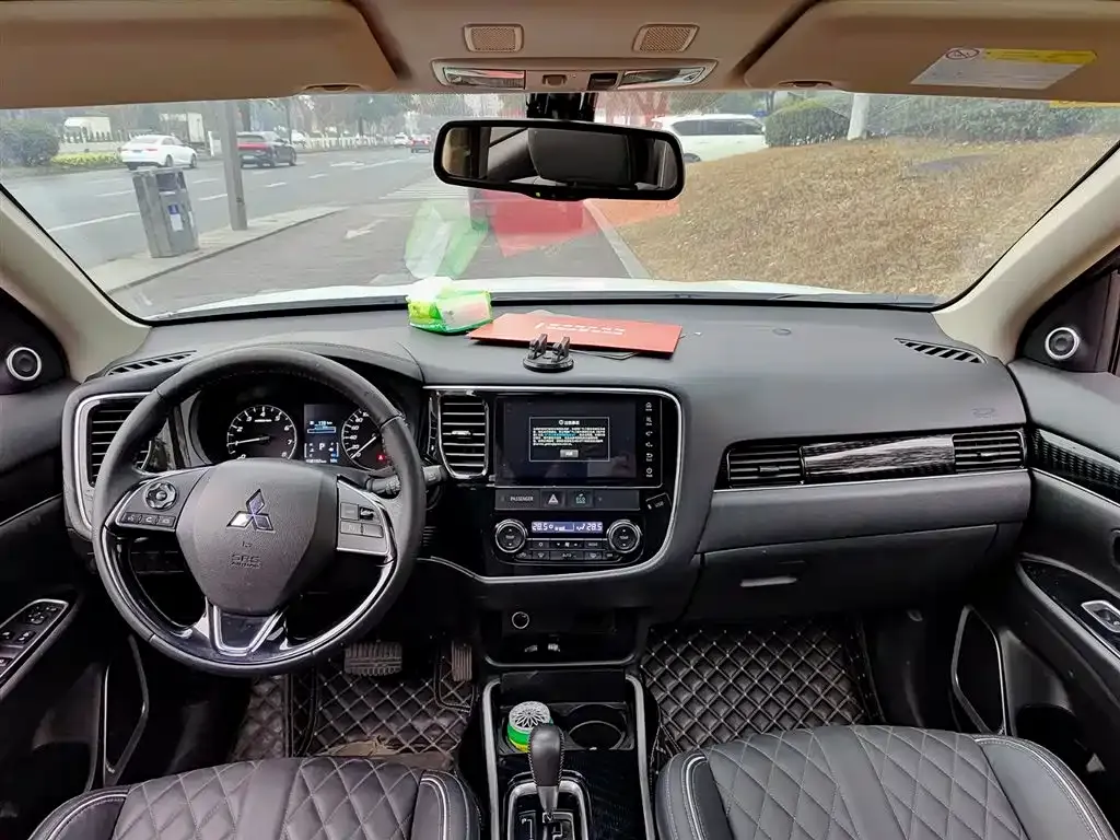 Mitsubishi Outlander 2022 из CN, фото 6