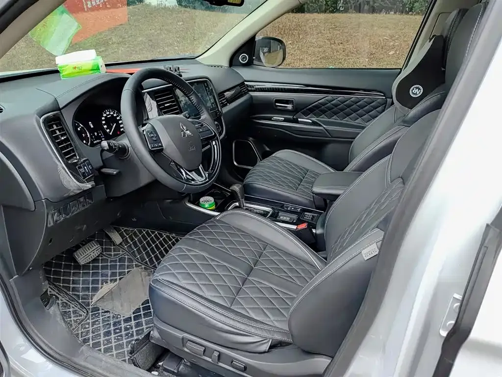 Mitsubishi Outlander 2022 из CN, фото 2