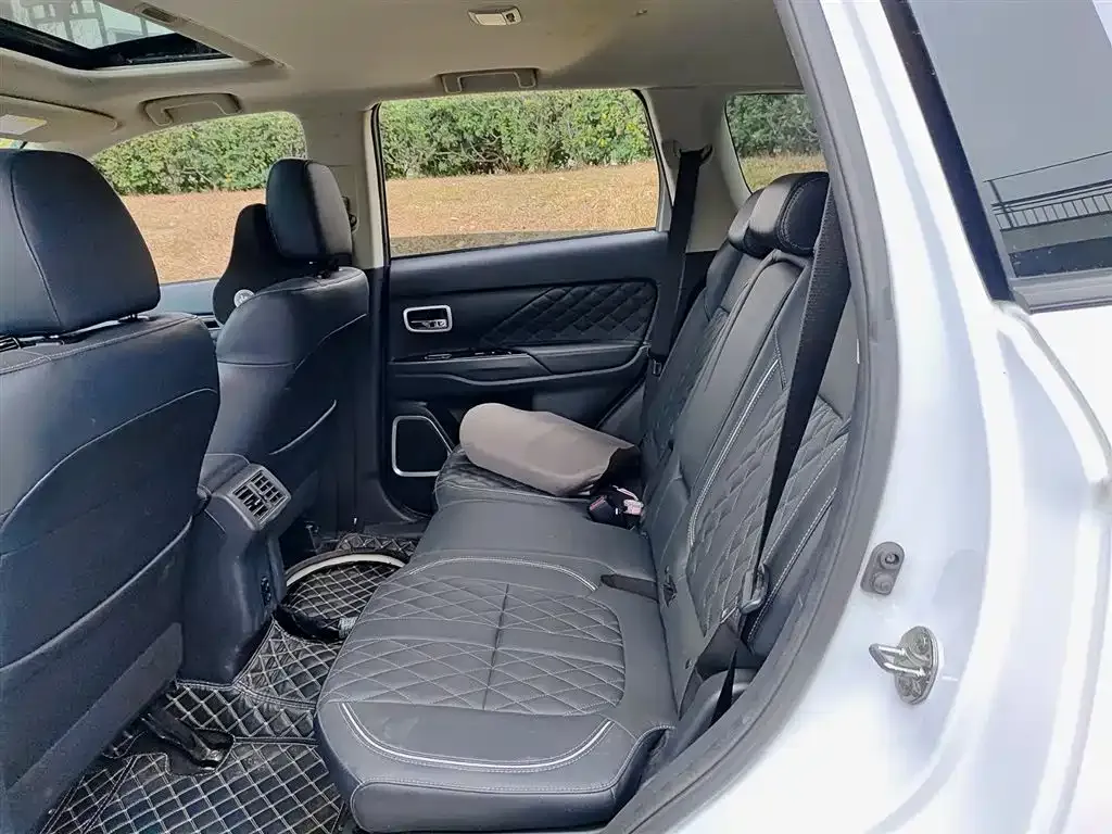 Mitsubishi Outlander 2022 из CN, фото 5