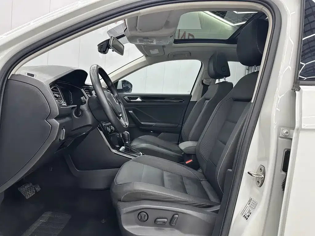 Volkswagen T-Roc 2023 из CN, фото 9