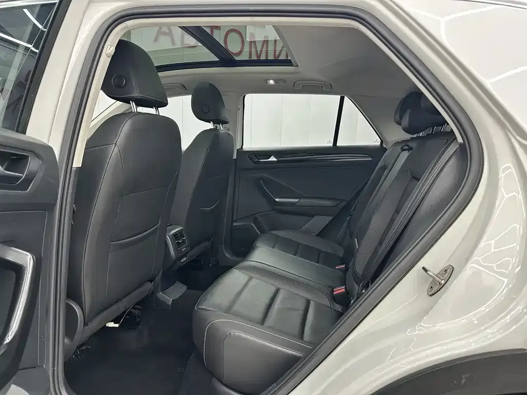Volkswagen T-Roc 2023 из CN, фото 7