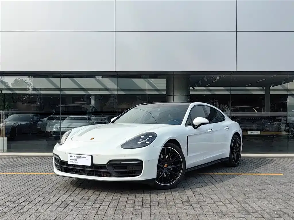 Porsche Panamera — фото 1