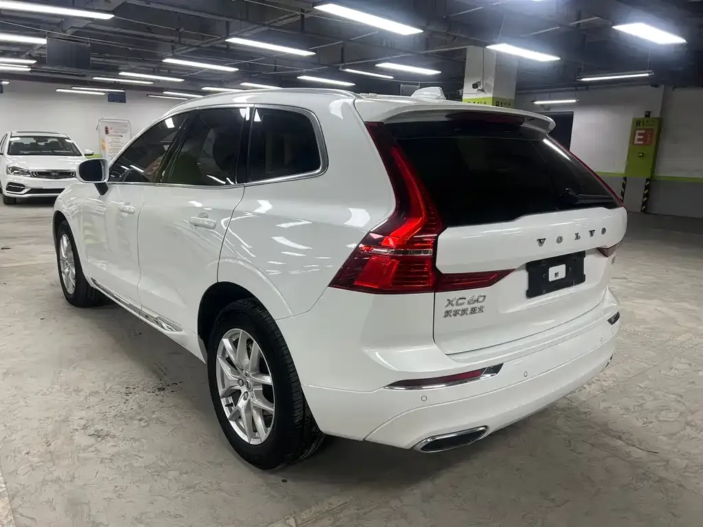 Volvo XC60 — фото 7