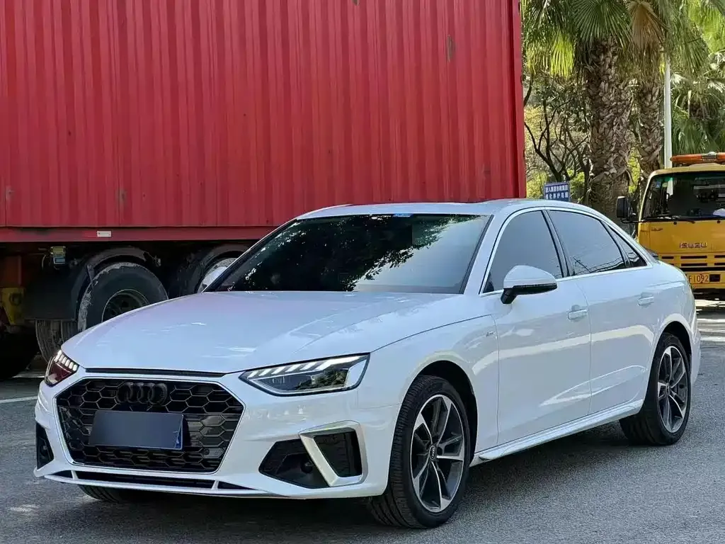 Audi A4L 2023 из CN, фото 1