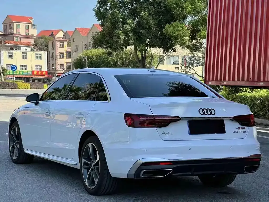 Audi A4L 2023 из CN, фото 4
