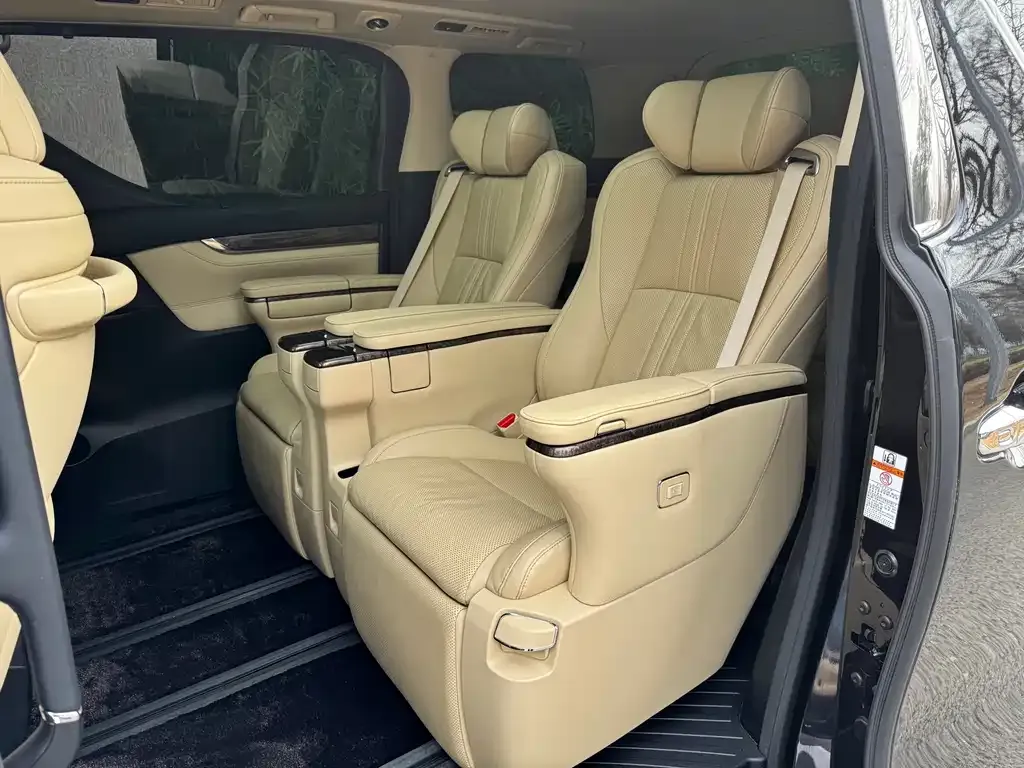 Toyota Alphard 2021 из CN, фото 3