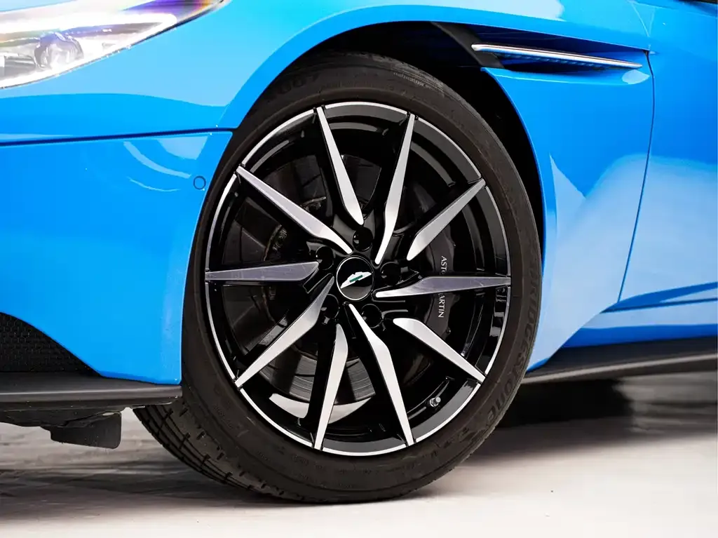 Aston Martin DB11 2023 из CN, фото 10