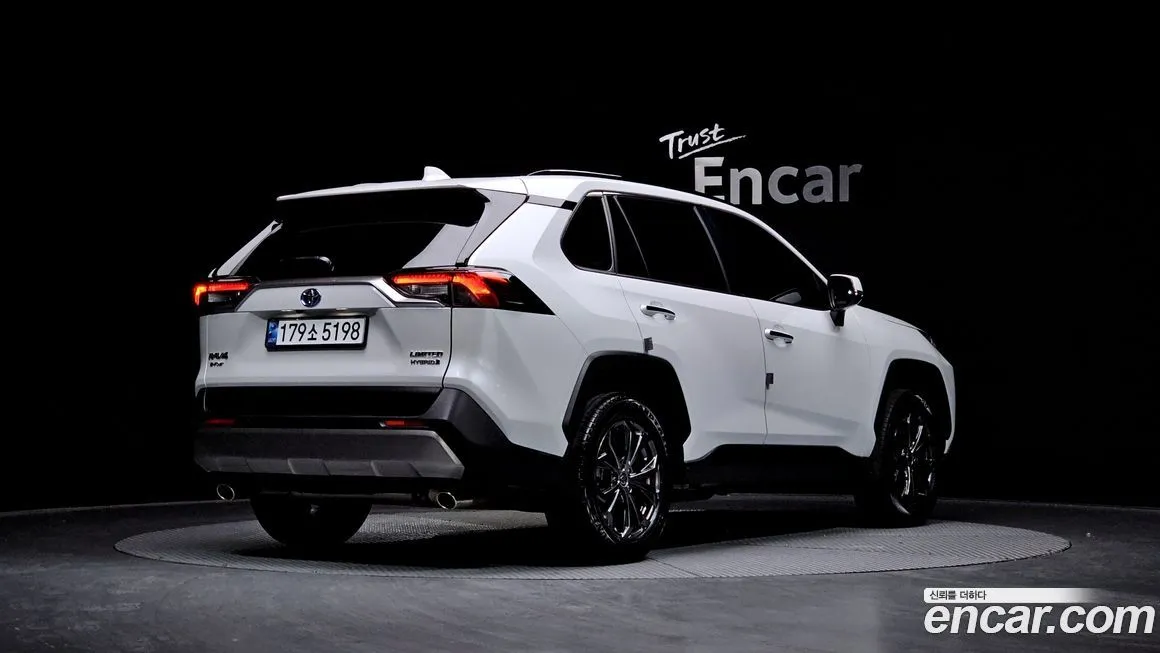 Toyota RAV4 — фото 4