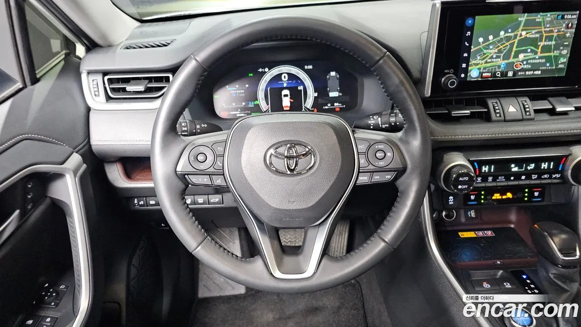 Toyota RAV4 — фото 7