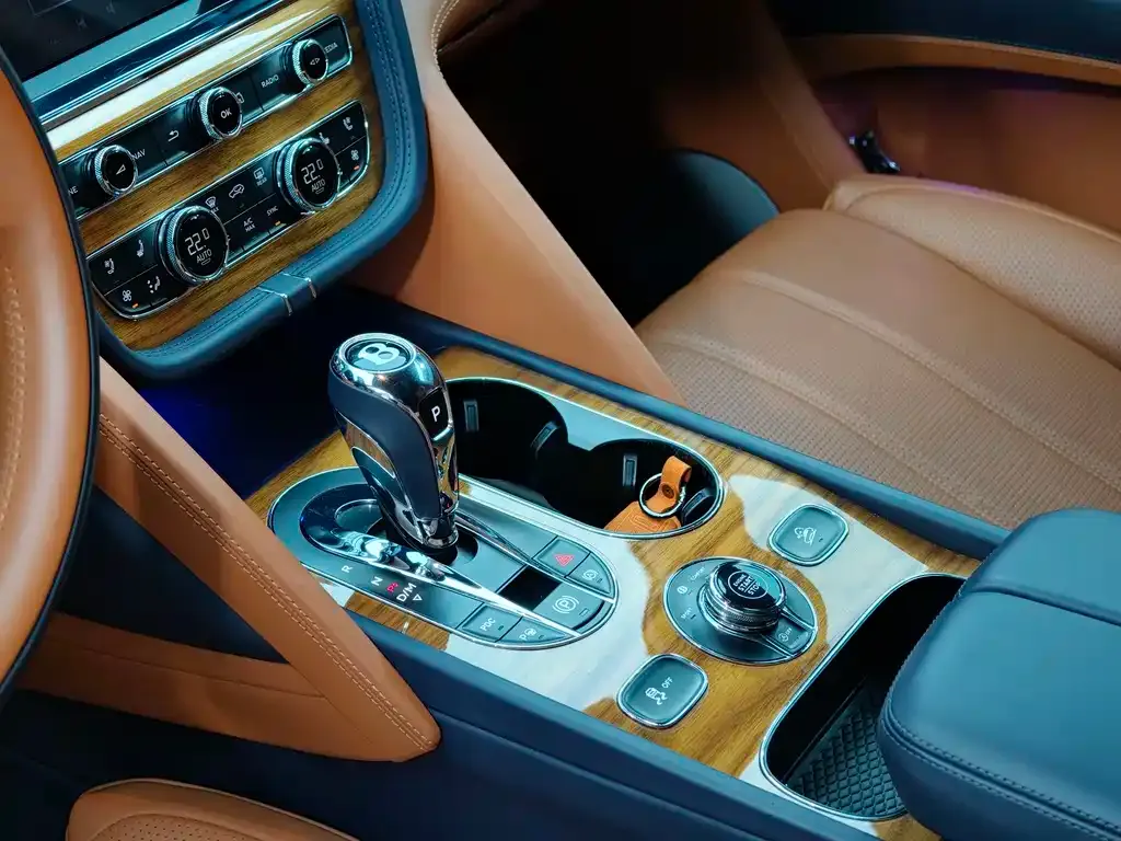 Bentley Bentayga 2021 из CN, фото 7