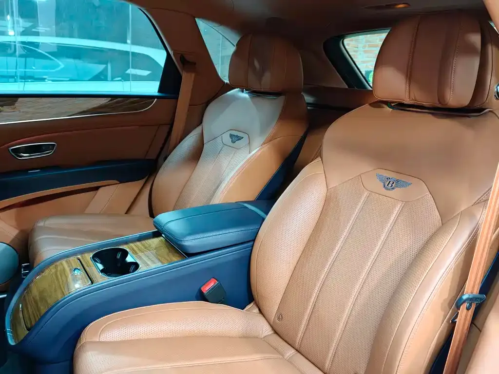 Bentley Bentayga 2021 из CN, фото 5