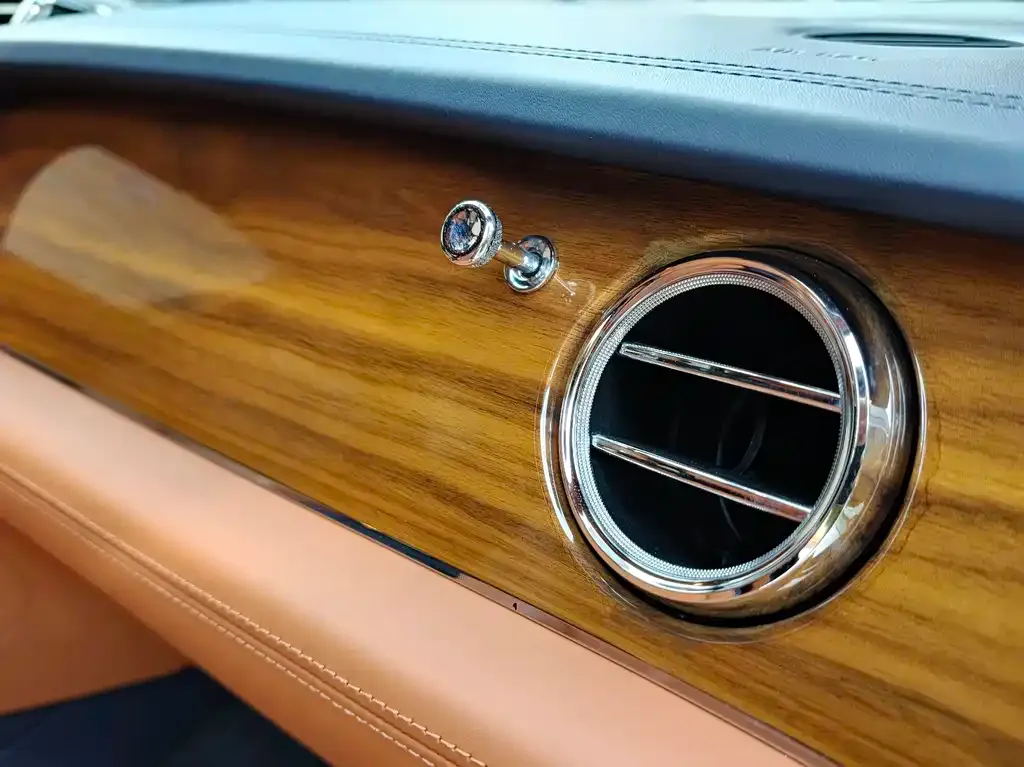 Bentley Bentayga 2021 из CN, фото 2