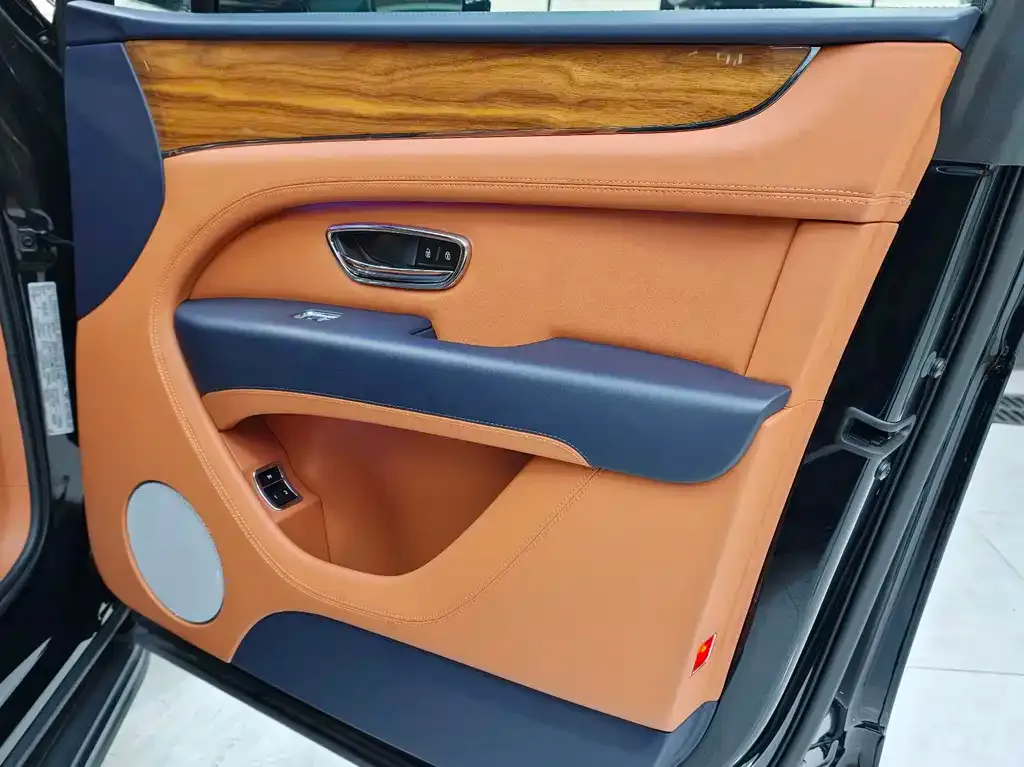 Bentley Bentayga 2021 из CN, фото 3