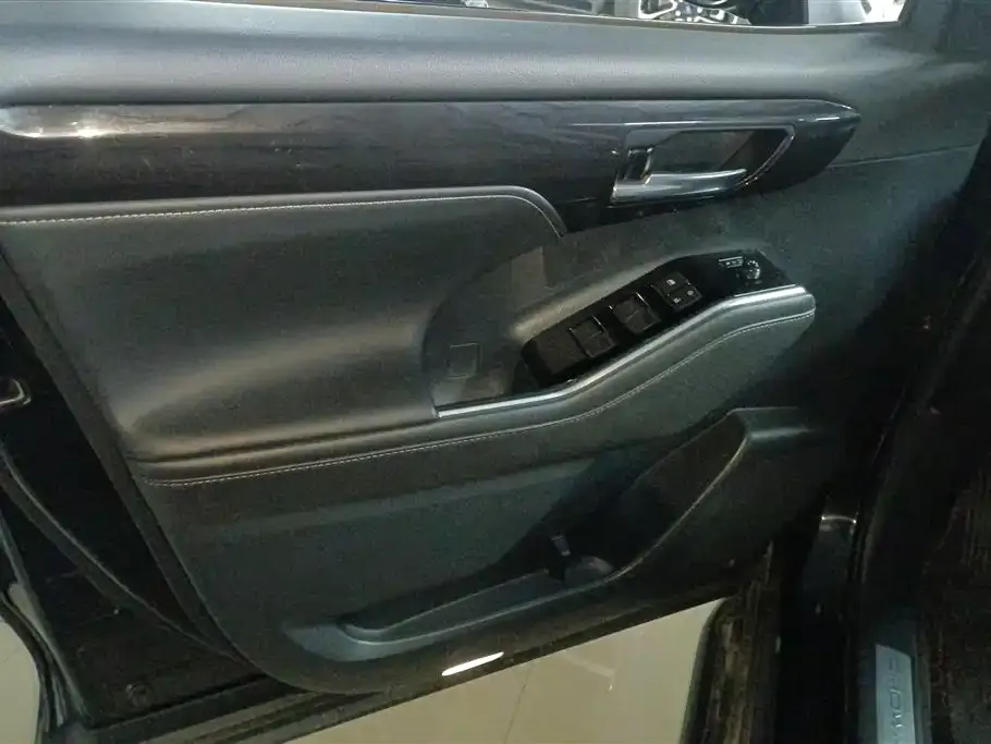 Toyota Crown Kluger 2022 из CN, фото 4