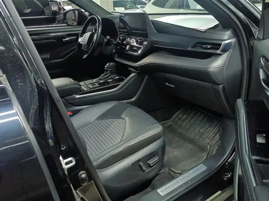 Toyota Crown Kluger 2022 из CN, фото 8
