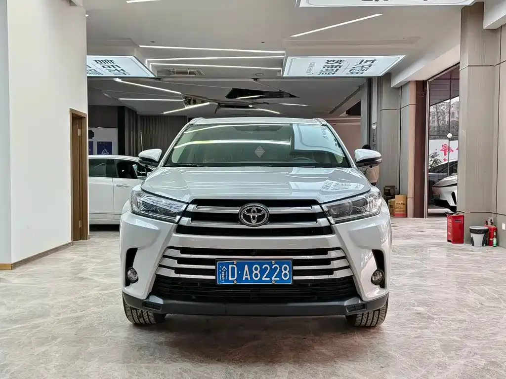 Toyota Highlander — фото 2