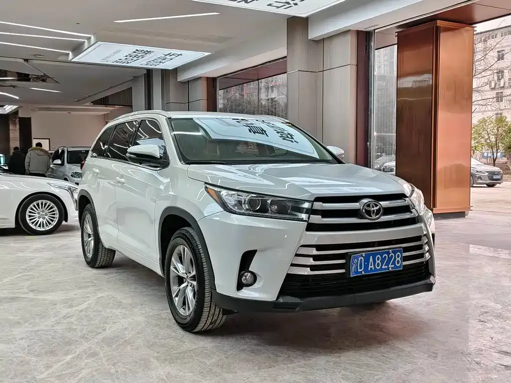 Toyota Highlander — фото 5