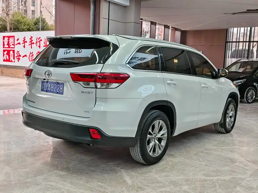 Toyota Highlander — фото 4