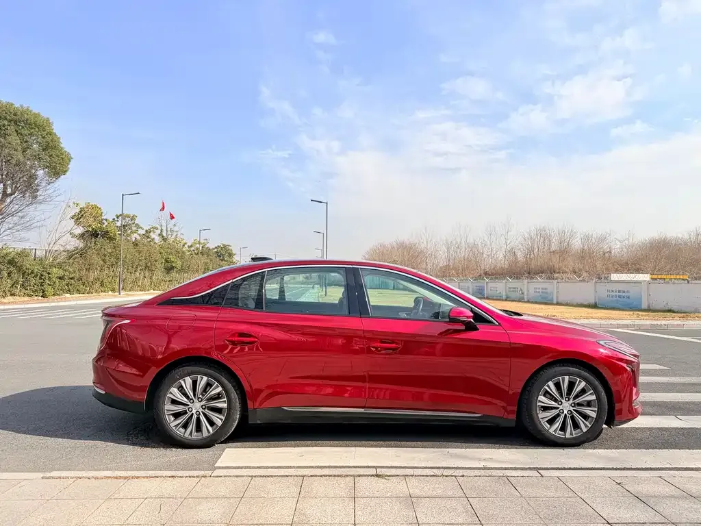Hongqi E-QM5 — фото 3