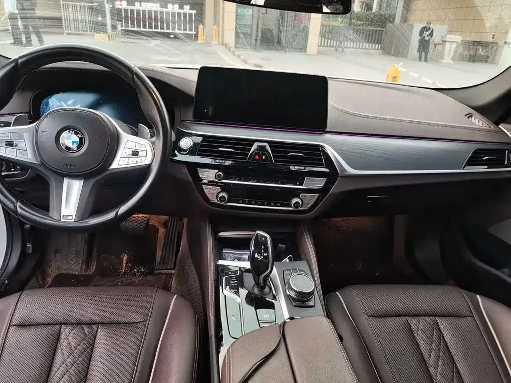 BMW 5 Series 2023 из CN, фото 8